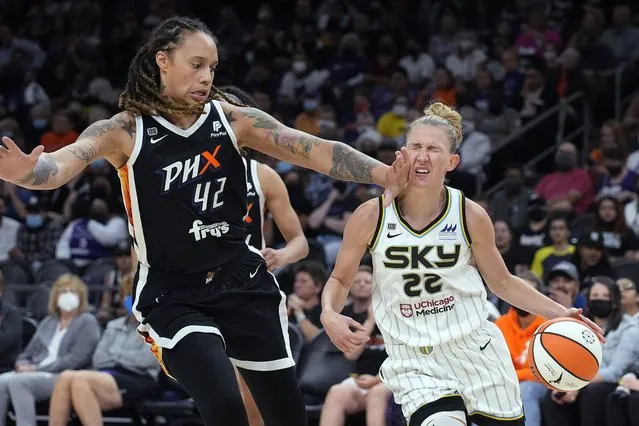 Chicago Sky guard Courtney Vandersloot (22) gets hit on the face by Phoenix Mercury center Brittney Griner during the second half of Game 2 of basketball's WNBA Finals, Wednesday, October 13, 2021, in Phoenix. The Mercury won 91-86 in overtime. (Photo by Rick Scuteri/AP Photo)