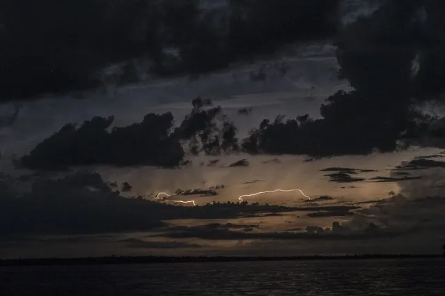 A lightning strikes over Lake Maracaibo in the village of Ologa, in Zulia state, Venezuela, on September 6, 2021. The “Catatumbo Lightning”, a series of unique storms in the world, is considered a “lighthouse” that, for centuries, has helped people when they sail in the dark. (Photo by Federico Parra/AFP Photo)