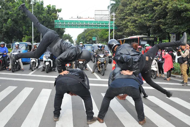 Indonesian college students perform on the street during a road safety campaign in Jakarta, Indonesia on March 20, 2019. (Photo by Xinhua News Agency/Rex Features/Shutterstock)