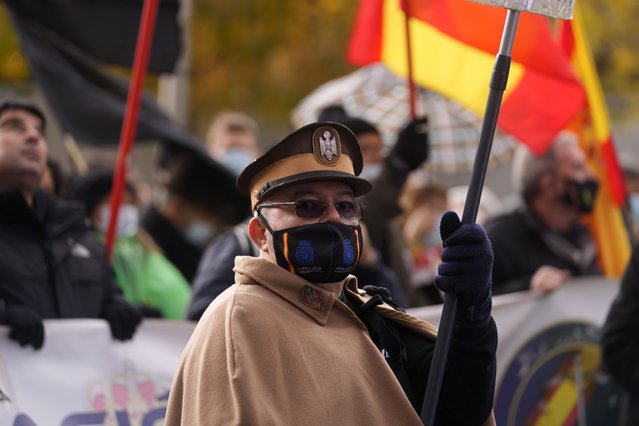 A protester dressed in an old style uniform marches during a police protest in Madrid, Spain, Saturday, November 27, 2021. Tens of thousands of Spanish police officers and their supporters rallied in Madrid on Saturday to protest against government plans to reform a controversial security law known by critics as the “gag law”. (Photo by Paul White/AP Photo)