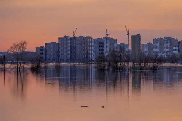 A general view shows a flooded area during sunset in Orenburg, Russia on April 11, 2024. (Photo by Maxim Shemetov/Reuters)