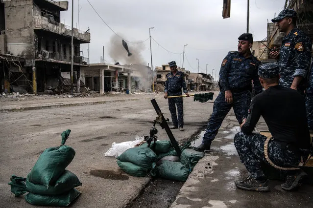 Iraqi federal police fire a mortar at an Islamic State position during the battle to recapture west Mosul, on April 12, 2017 in Mosul, Iraq. (Photo by Carl Court/Getty Images)