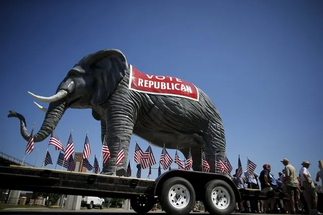 Supporters of U.S. Republican presidential candidate and Wisconsin Governor Scott Walker line up to attend a campaign stop in Davenport, Iowa, United States, July 17, 2015. (Photo by Jim Young/Reuters)
