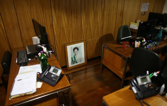 An official photograph of former president Dilma Rousseff is seen in an office inside the Presidential Palace after the final session of voting on Rousseff's impeachment trial in Brasilia, Brazil, August 31, 2016. (Photo by Adriano Machado/Reuters)