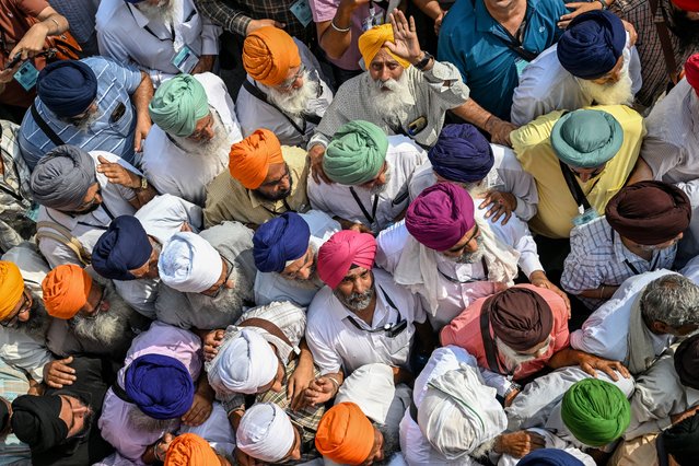 Sikh pilgrims arrive to pay their respects at the Gurdwara Panja Sahib during “Baisakhi”, the annual spring harvest festival, in Hasan Abdal on April 16, 2025. (Photo by Aamir Qureshi/AFP Photo)