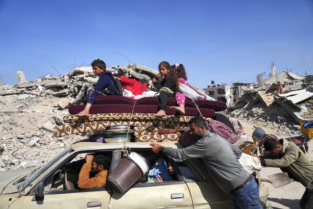 Displaced Palestinians fleeing Beit Lahia amid ongoing Israeli military operations in the Gaza Strip arrive in Jabalia, northern Gaza, on Friday, May 16, 2025. (Photo by Jehad Alshrafi/AP Photo)