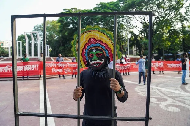 A protester wearing a face mask at Central Shaheed Minar takes part in a demonstration in Dhaka, Bangladesh, on August 24, 2020. Artists and journalists protest against the persecution and arrests of fellow artists and journalists under the draconian Digital Security Act. (Photo by Zabed Hasnain Chowdhury/SOPA Images/LightRocket via Getty Images)