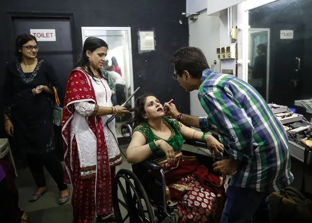 A competitor prepares backstage during the Miss Wheelchair India beauty pageant in Mumbai November 26, 2014. (Photo by Danish Siddiqui/Reuters)
