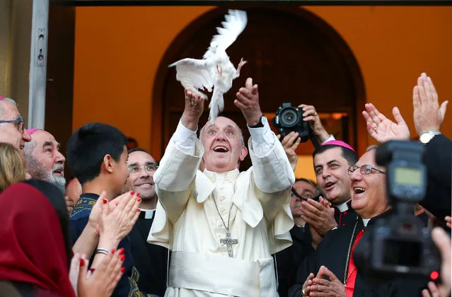 Pope Francis releases a dove at the end of a visit to the Chaldean Catholic Church of St. Simon Bar Sabbae in Tbilisi, Georgia, September 30, 2016. (Photo by Alessandro Bianchi/Reuters)