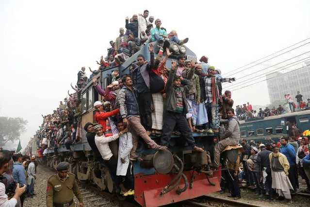 Overcrowded train leaves Tongi rail station after the final prayer of “Bishwa Ijtema”, the world congregation of Muslims, on the banks of the Turag river in Tongi near Dhaka, Bangladesh, January 14, 2018. (Photo by Mohammad Ponir Hossain/Reuters)