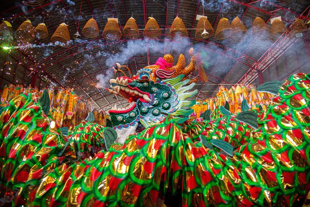 The Dragon Dance performs to worship Chinese gods and deities on the eve of the Vegetarian Festival at a Chinese shrine in Bangkok, Thailand, 20 October 2025. The Vegetarian Festival, also known as the Nine Emperor Gods Festival, is an annual Taoist celebration held during the ninth lunar month of the Chinese calendar, which falls this year from 21 to 29 October. During the nine-day period, worshippers abstain from eating meat, consume only vegetarian food, and perform merit-making rituals to cleanse both body and mind. (Photo by Boonyakiat/Sopa Images/Rex Features/Shutterstock)