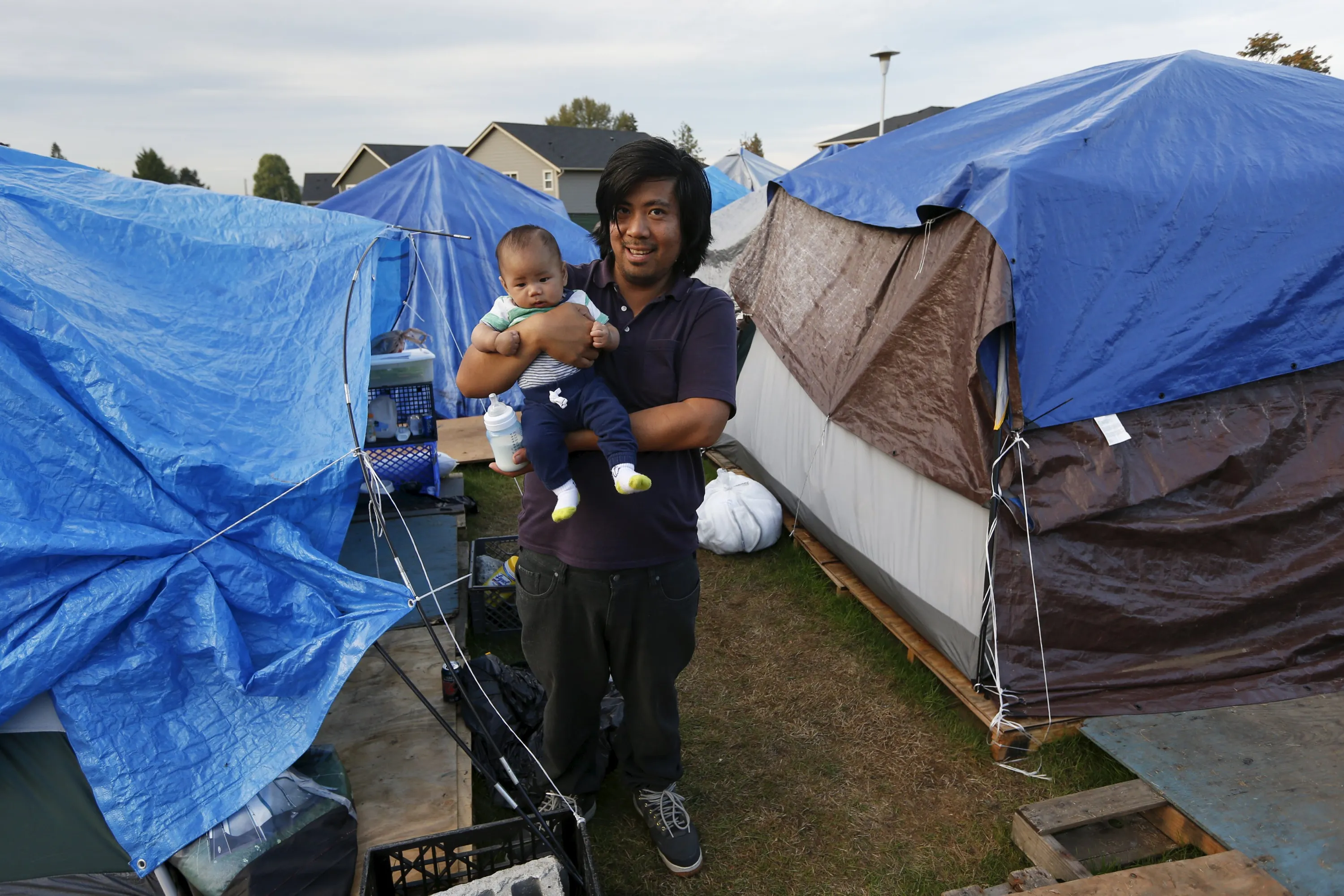 Бомжи в палатке. Палаточный лагерь бездомных в США. Палаточные городки бездомных в США. Лос Анджелес палаточный лагерь. Палаточные лагеря в США.