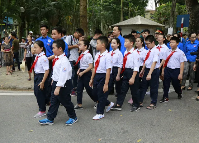 Vietnamese schoolchildren arrive to pay tribute to Vietnamese President Tran Dai Quang at the National Funeral House in Hanoi, Vietnam, Wednesday, September 26, 2018. (Photo by Tran Van Minh/AP Photo)