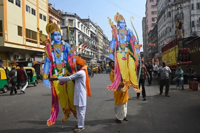 Devotees carry pictures of Hindu deity Ram on the occasion of Ayodhya Ram temple's consecration ceremony, in Kolkata on January 22, 2024. (Photo by Dibyangshu Sarkar/AFP Photo)