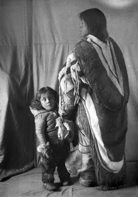 She wrote of the Inuit: “They are very bright and intelligent, her eyes were taking stock of everything all the time”. Here: Inuit woman, Mirkiook, and her child, Fullerton Harbour, Nunavut, c.1905. (Photo by Geraldine Moodie/The Guardian)