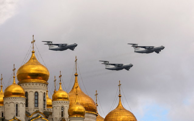 Russian Il-76 military transport aircraft fly in formation during a rehearsal for the flypast, which is part of a military parade marking the anniversary of the victory over Nazi Germany in World War Two, in central Moscow, Russia on May 4, 2022. (Photo by Evgenia Novozhenina/Reuters)