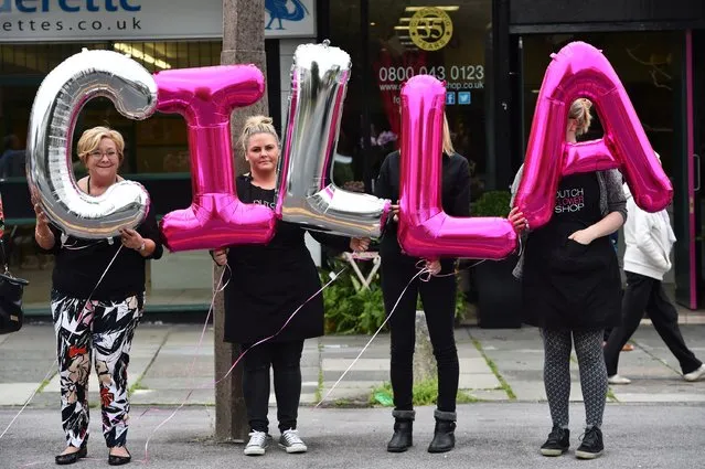 Well wishers gather on the street with balloons spelling “Cilla” on August 20, 2015 in Liverpool, England. Singer and TV host Cilla Black died on the 1st August at her home in Spain after a head injury caused by a fall. She is best known for a number of hits in the 1960's and went on to be one of TV's highest earning stars with shows including Blind Date and Surprise Surprise regularly being watched by millions of viewers. (Photo by Jeff J. Mitchell/Getty Images)