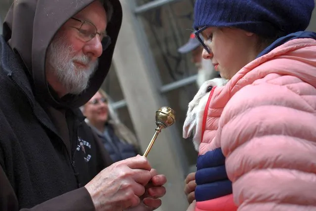 Father Richard Flaherty blesses a rabbit named Pumpkin, held by eleven year-old Grace Biotti, during “The Blessing of the Animals in the Tradition of St. Francis of Assisi” at St. Anthony Shrine in Boston, Massachusetts, U.S., October 4, 2022. (Photo by Brian Snyder/Reuters)