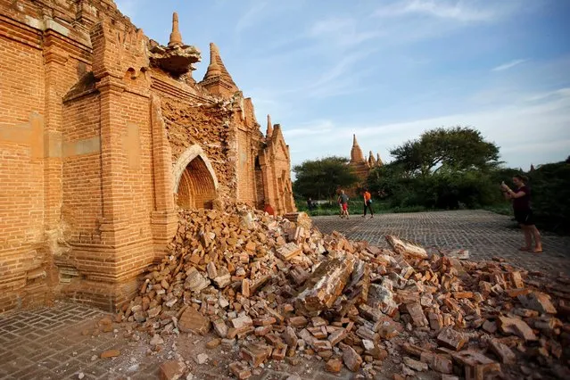 People walk past a damaged pagoda after an earthquake in Bagan, Myanmar August 25, 2016. (Photo by Soe Zeya Tun/Reuters)