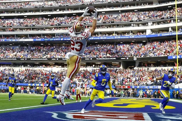 Christian McCaffrey #23 of the San Francisco 49ers catches the ball for a touchdown as Jalen Ramsey #5 and Taylor Rapp #24 of the Los Angeles Rams defend during the third quarter at SoFi Stadium on October 30, 2022 in Inglewood, California. (Photo by Ronald Martinez/Getty Images)
