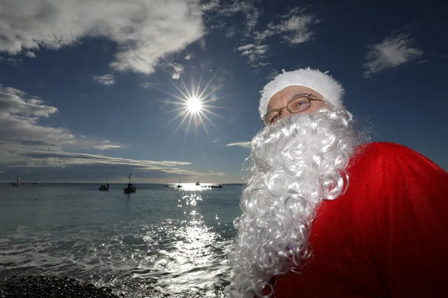 A man dressed as Santa Claus takes part in the traditional Christmas season swim in Nice, France, December 17, 2017. (Photo by Eric Gaillard/Reuters)
