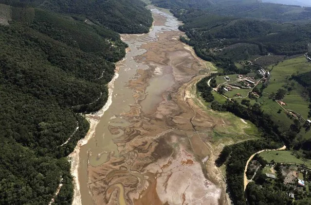 An aerial view of the Atibainha dam, part of the Cantareira reservoir, during a drought in Nazare Paulista, Sao Paulo state November 18, 2014. (Photo by Nacho Doce/Reuters)