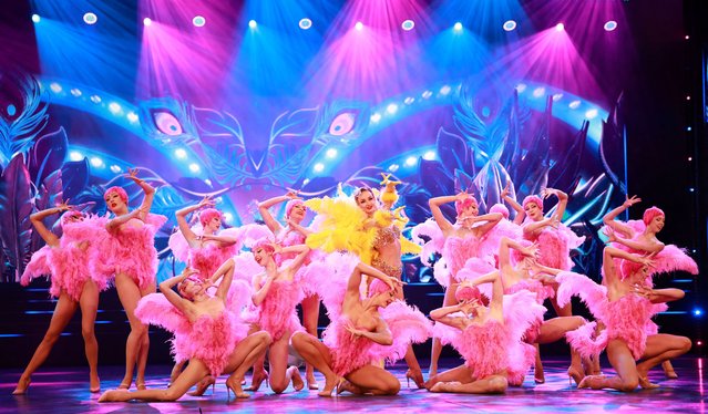 Dancers attend the dress rehearsal ahead of the world premiere of “BLINDED by DELIGHT” at Friedrichstadt-Palast, also shortened to Palast Berlin, a revue theatre with the largest stage floor in the world in Berlin, Germany, on October 1, 2025. (Photo by Fabrizio Bensch/Reuters)
