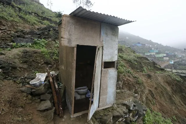 A toilet stands outside the Llamocca family home at Villa Lourdes in Villa Maria del Triunfo on the outskirts of Lima, Peru, October 7, 2015. There is no running water in Villa Lourdes and families buy it from water tankers once a week. (Photo by Mariana Bazo/Reuters)