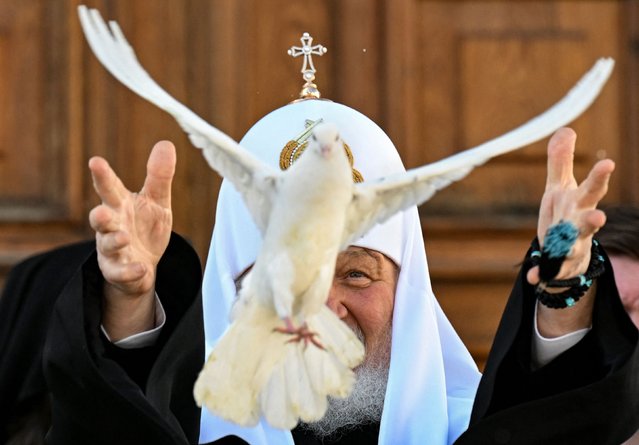 Russian Orthodox Patriarch Kirill releases a white dove after a service marking the Holiday of Annunciation at the Kremlin in Moscow on April 7, 2023. In Christianity, Annunciation celebrates the revelation to the Virgin Mary that she would bear a son, Jesus. (Photo by Natalia Kolesnikova/AFP Photo)