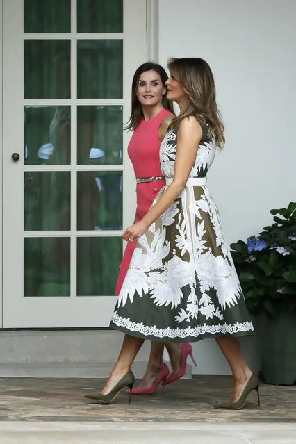 U.S. first lady Melania Trump (R) and Queen Letizia of Spain walk along the Rose Garden Colonnade before entering the Oval Office at the White House June 19, 2018 in Washington, DC. The Spanish royals visited San Antonio, Texas, and New Orleans, Louisiana, before traveling to Washington to meeting with Trump. (Photo by Chip Somodevilla/Getty Images)