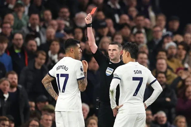 Cristian Romero of Tottenham Hotspur receives a red card from Referee Michael Oliver during the Premier League match between Tottenham Hotspur and Chelsea FC at Tottenham Hotspur Stadium on November 6, 2023 in London, England. (Photo by Matthew Ashton – AMA/Getty Images)