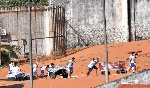 Inmates carry bodies after a prison riot in Natal, Rio Grande do Norte state, Brazil, January 15, 2017. (Photo by Josemar Goncalves/Reuters)