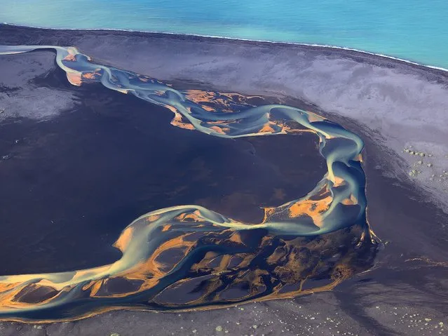 Though these pictures might look like beautiful abstract paintings, they are actually photos of volcanic rivers in Iceland taken by Russian photographer Andrey Ermolaev. Flying over Iceland’s active volcano systems, Ermolaev captures the swirling colours, patterns and textures of the volcanic rivers below as they flow through the black sand and eventually find their way to the ocean. Ermolaev calls Iceland “wonderful… a true paradise for all the photo shooting-lovers”. (Photo by Andrey Ermolaev/Solent)