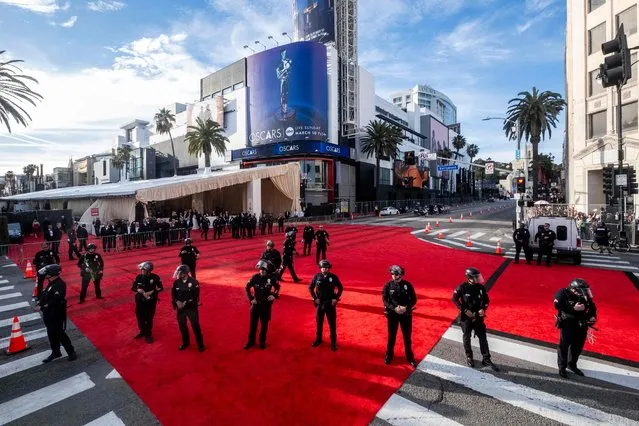 Police officers stand guard at the red carpet area following pro-Palestinian demonstrations near the Dolby Theatre during the 96th Academy Awards in Hollywood, California, on March 10, 2024. (Photo by Ringo Chiu/AFP Photo)