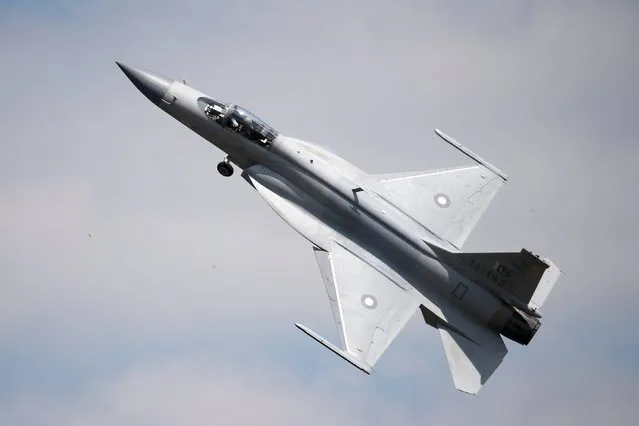 A JF-17 Thunder fighter participates in a flying display during the 51st Paris Air Show at Le Bourget airport near Paris, June 16, 2015. Picture taken June 16, 2015. REUTERS/Pascal Rossignol 