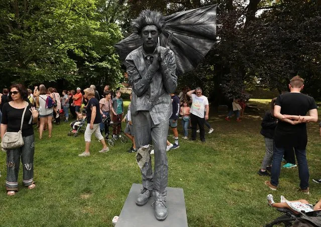 An artist called “Strom Alert” takes part in the festival “Statues en Marche” in Marche-en-Famenne, Belgium, July 20, 2019. (Photo by Yves Herman/Reuters)