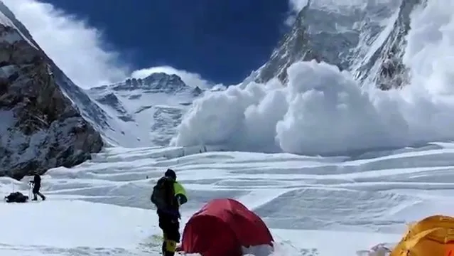The avalanche that killed at least thirteen sherpas is pictured as it barrels down a mountain in the Mount Everest Region on April 18, 2014. Rescuers on Mount Everest April 19 found the body of a 13th Nepalese guide buried under snow as authorities ruled out hope of finding any more survivors from the deadliest accident ever on the world's highest peak. (Photo by Buddhabir Rai/AFP Photo)
