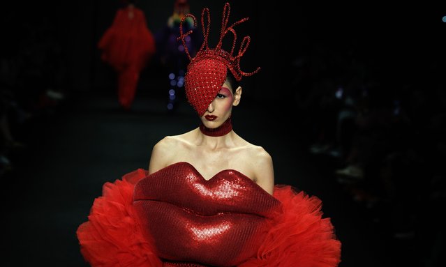 A model presents a creation from the Walerio Araujo collection during Sao Paulo Fashion Week (SPFW), in Sao Paulo, Brazil on May 28, 2023. SPFWN55 runs from 25 to 28 May. (Photo by Isaac Fontana/EPA/EFE)