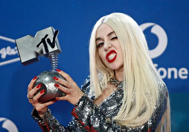Ava Max poses with the Best Push award at the backstage during the 2019 MTV Europe Music Awards at the FIBES Conference and Exhibition Centre in Seville, Spain, November 3, 2019. (Photo by Jon Nazca/Reuters)