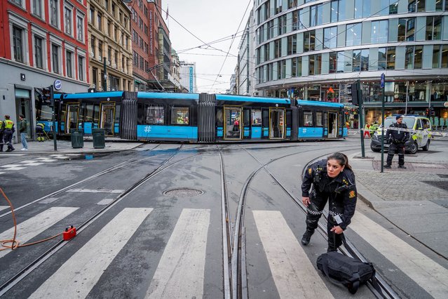 Police and other first responders work after a tram derailed and crashed into a building in the center of Oslo, Norway on October 29, 2024. (Phoot by Terje Pedersen/NTB via Reuters)