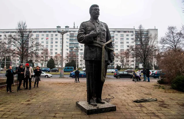 A statue of Joseph Stalin stands on Berlin' s Karl- Marx Allee on January 23, 2018 The statue stood for 15 minutes before being moved away, to promote an exhibition on Stalin in Berlin called “Stalin, The Red God”. (Photo by John Macdougall/AFP Photo)