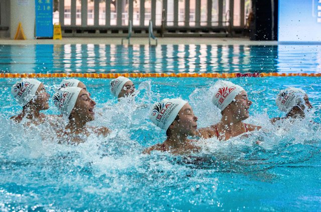 Athletes with the Santa Clara artistic swimming team warm up at the MGM Artistic Swimming Elite Extravaganza and Macao Open Competition 2025 in Macau on June 20, 2025. (Photo by Eduardo Leal/AFP Photo)