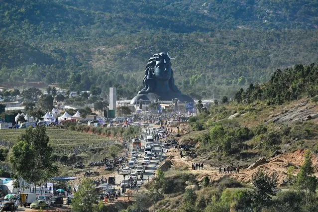 People arrive to witness the inauguration ceremony of the 112-feet tall bust of Adiyogi, another name for Hindu God Shiva, at Isha Foundations new centre in Chikkaballapur, about 70 kms north of Bangalore on January 15, 2023. (Photo by Manjunath Kiran/AFP Photo)