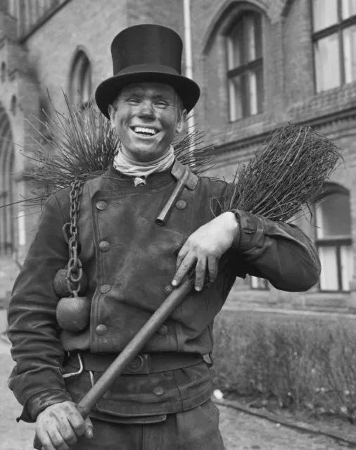 German chimney sweep Raihar Reuss, 20, in West Berlin, on February 16, 1968, a member of a craft that in Germany has traditionally been held to be a source of good luck. (Photo by AP Photo)