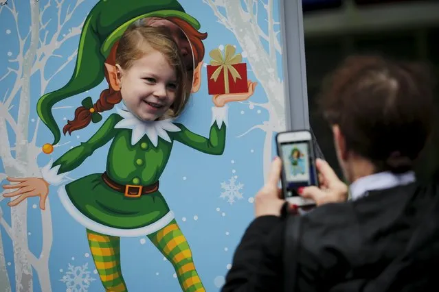 A child poses for a photo in Bryant Park during unseasonably warm weather on Christmas Eve in the Manhattan borough of New York, December 24, 2015. (Photo by Carlo Allegri/Reuters)