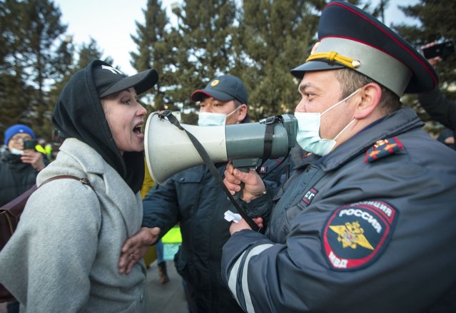 A woman argues with police officer during a protest in support of jailed opposition leader Alexei Navalny in Ulan-Ude, the regional capital of Buryatia, a region near the Russia-Mongolia border, Russia, Wednesday, April 21, 2021. Navalny's team has called for nationwide protests on Wednesday following reports that the politician's health was deteriorating in prison, where he has been on hunger strike since March 31. Russian authorities have stressed that the demonstrations were not authorized and warned against participating in them. (Photo by Anna Ogorodnik/AP Photo)