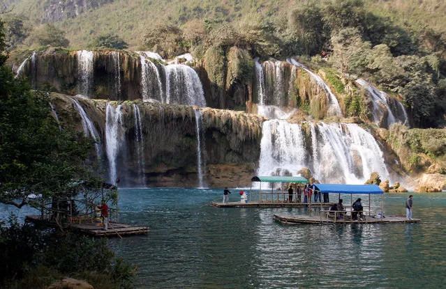 Vietnamese and Chinese tourists visits Thac Ban Gioc or Gioc Village water fall, on the border with China, in Cao Bang province January 11, 2009. (Photo by Reuters/Kham)