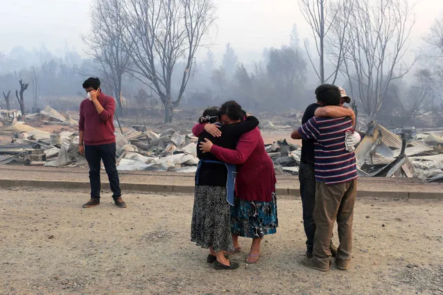 People react while standing next to burnt houses as the worst wildfires in Chile's modern history ravage wide swaths of the country's central-south regions, in Santa Olga, Chile January 26, 2017. (Photo by Pablo Sanhueza/Reuters)