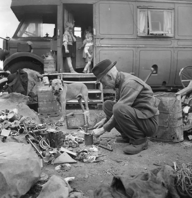 An old Romany turns his hand to the traditional Romany trade of tinkering (scrap metal dealing), at the Corke's Meadow encampment in Kent, 25th July 1951. (Photo by Bert Hardy/Picture Post/Getty Images)