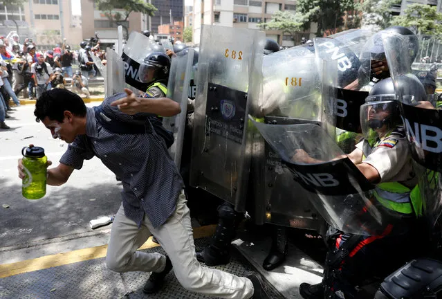 Demonstrators clash with security forces during an opposition rally in Caracas, Venezuela on April 4, 2017. (Photo by Carlos Garcia Rawlins/Reuters)